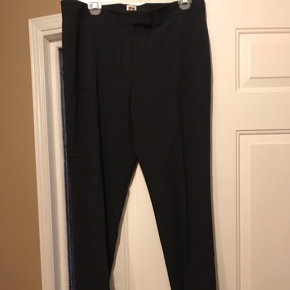 Anne Klein - Women’s Pleated Black Dress Pants- 10 - Picture 3 of 4